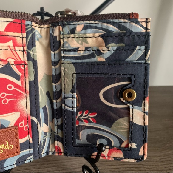 Lucky Brand Jeans Embossed Leather Zip ID Wallet Blue & Red Floral Inside NWT - Picture 4 of 12